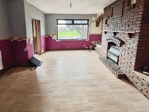 Lounge- click for photo gallery